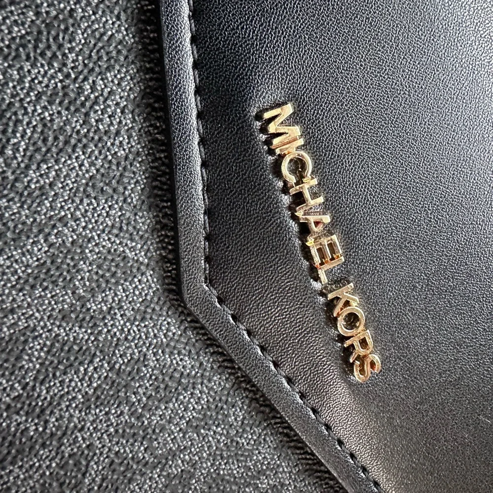 Michael Kors Clutch - Picture 3 of 6